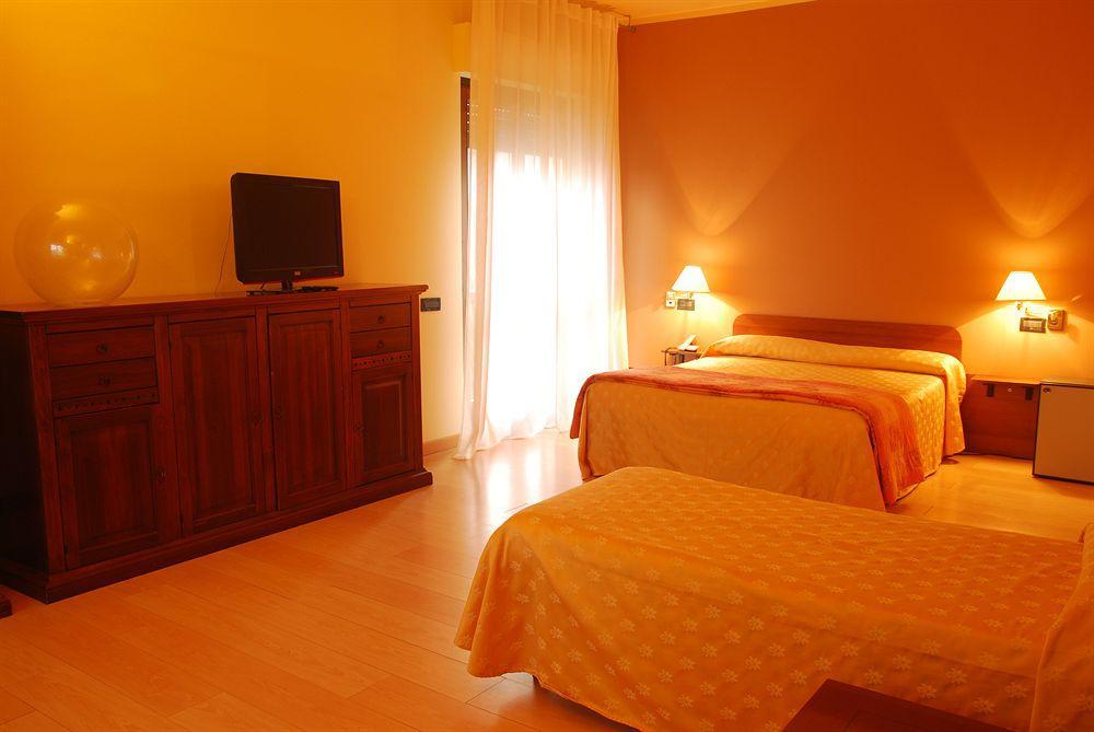 Nuovo Hotel Vigevano Ngoại thất bức ảnh