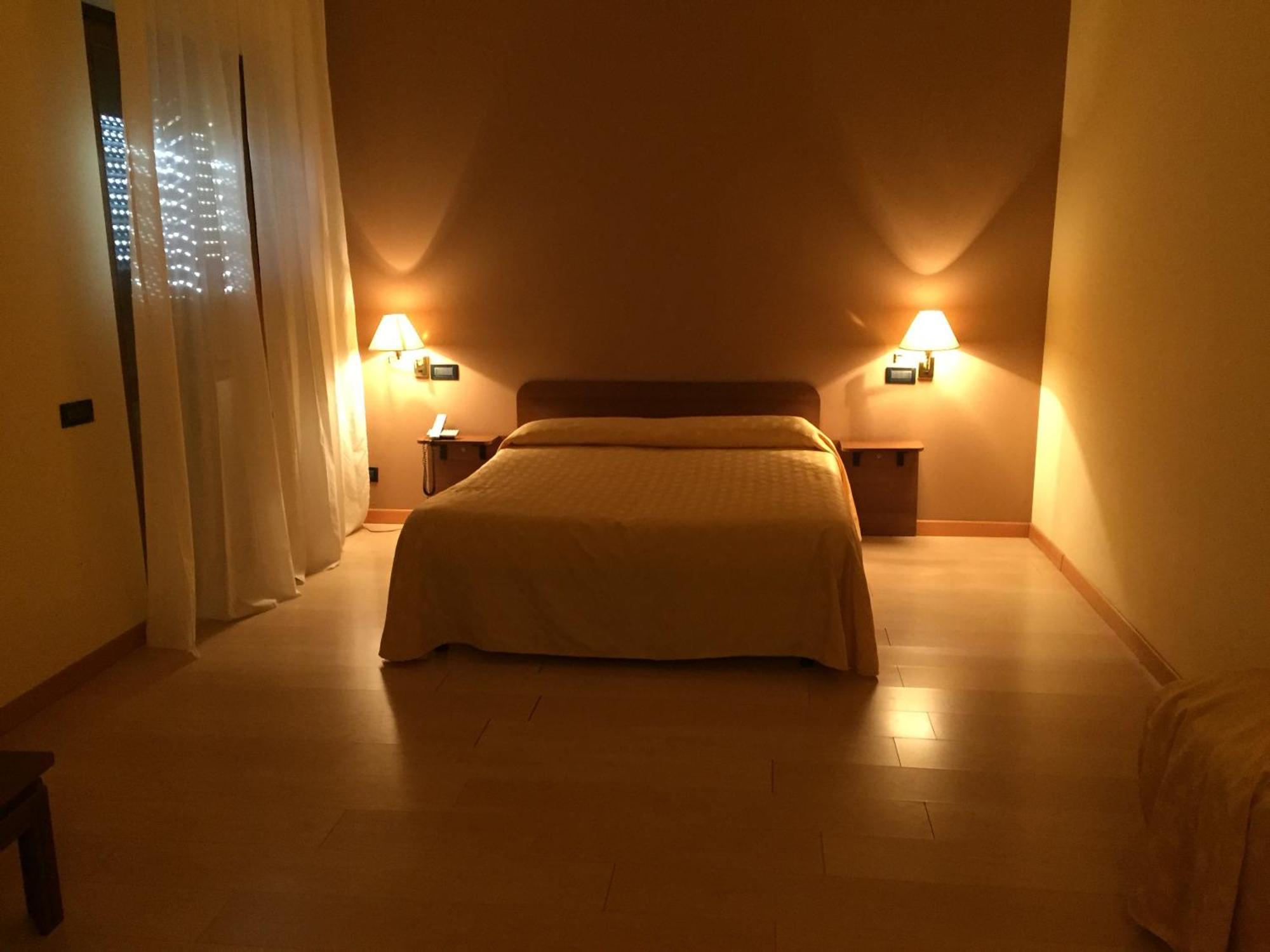 Nuovo Hotel Vigevano Phòng bức ảnh